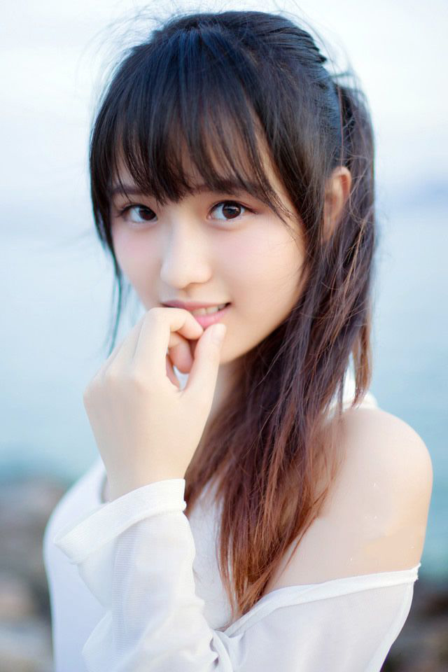 “夫君~”一名美妇带着一股慵懒的风情来到刘璝身后，轻声唤道。